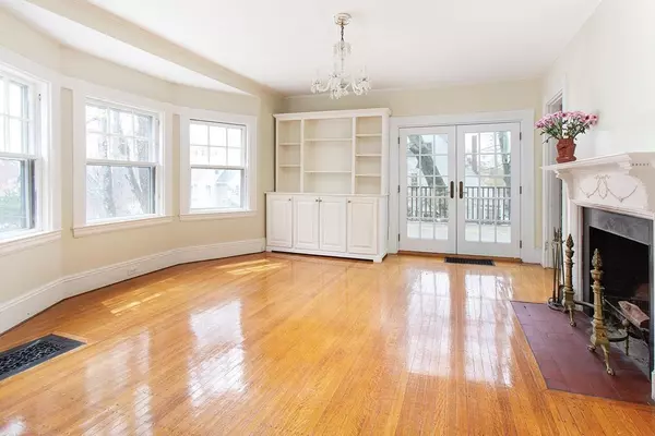 Newton, MA 02459,17 Glenwood Avenue