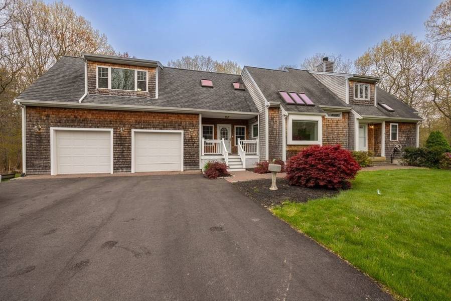 89 Songbird Dr, Dartmouth, MA 02747