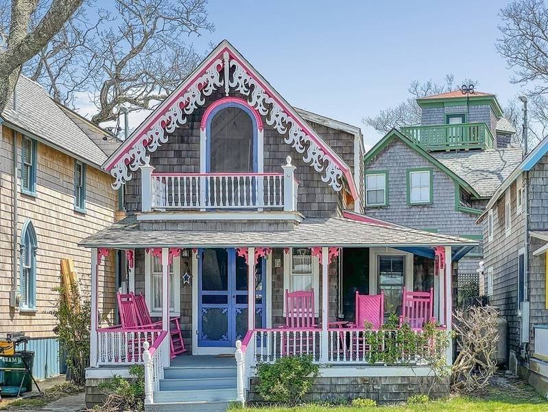 8 Siloam Avenue, Oak Bluffs, MA 02557