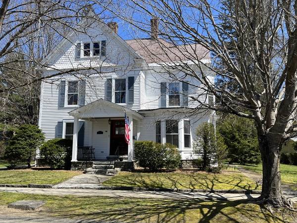 5 High St, Shelburne, MA 01370