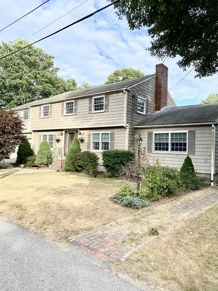 40 Homestead Cir, Hamilton, MA 01982