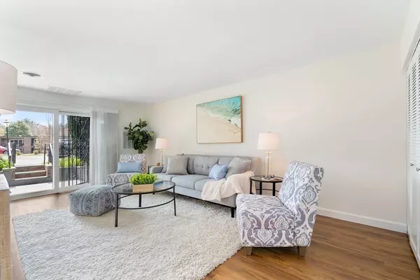 1204 Greendale Ave #109, Needham, MA 02492