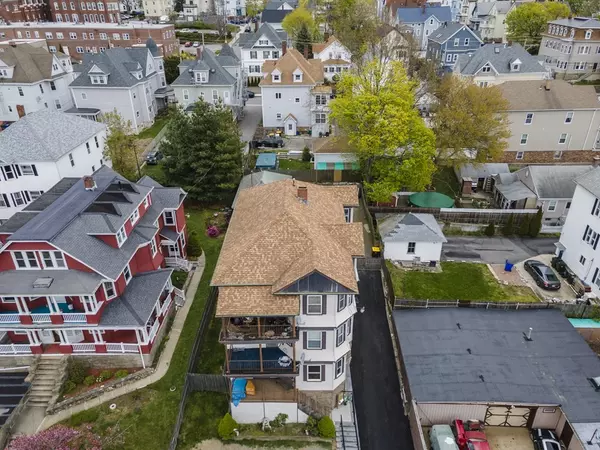 420 Ridge St, Fall River, MA 02724