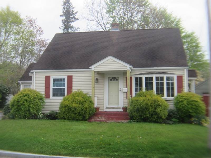 37 Dyer St, Warren, RI 02885