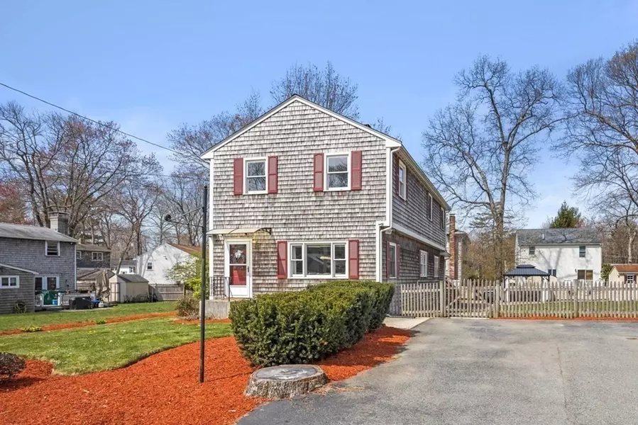 22 Edgewood Rd, Holbrook, MA 02343