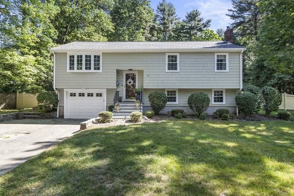 28 Bicknell St, Foxboro, MA 02035