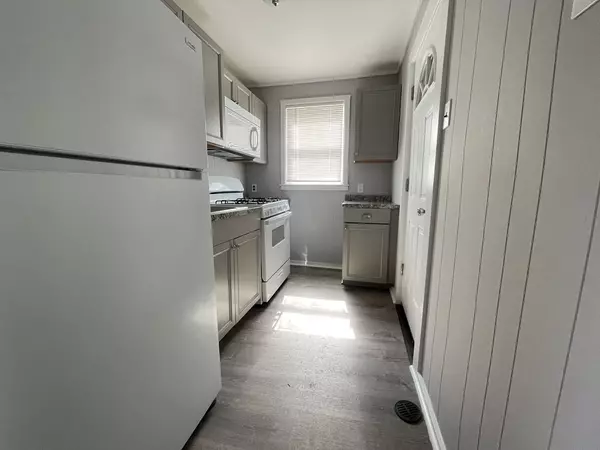 Swansea, MA 02777,140 Pinehurst Ave