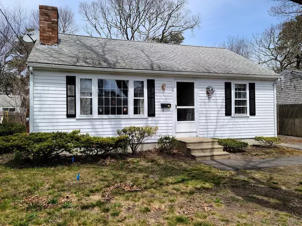 16 Danbury St, Yarmouth, MA 02664