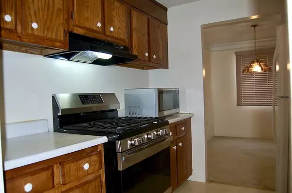 Nashua, NH 03060,8 Louisburg Square #5