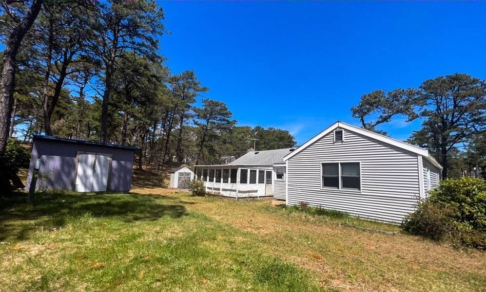 15 Barker St, Wellfleet, MA 02667