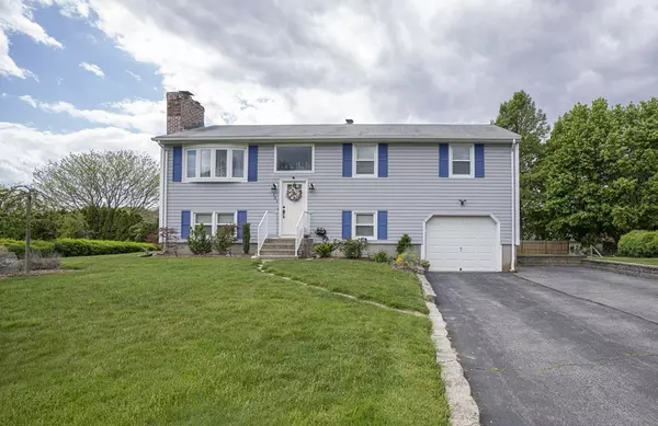 131 King Philip Rd, Seekonk, MA 02771