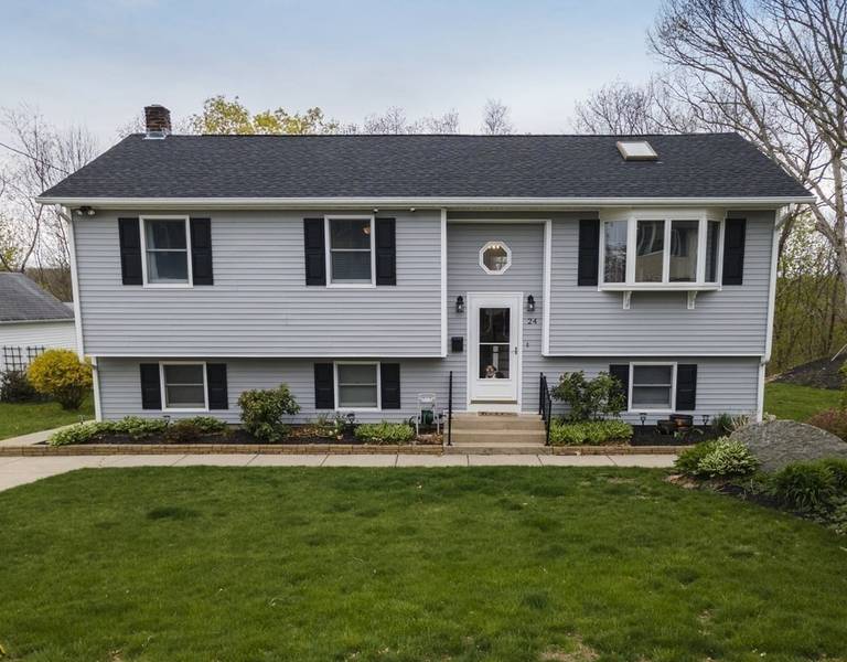 24 Navarre St, West Warwick, RI 02893