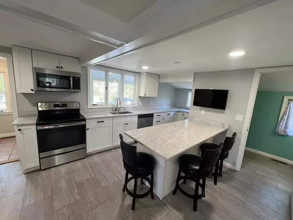 North Smithfield, RI 02896,31 Brookside Dr