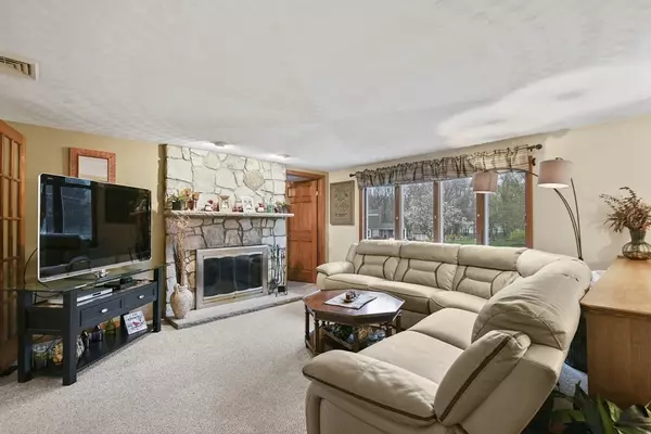 Sutton, MA 01590,19 Heritage Rd