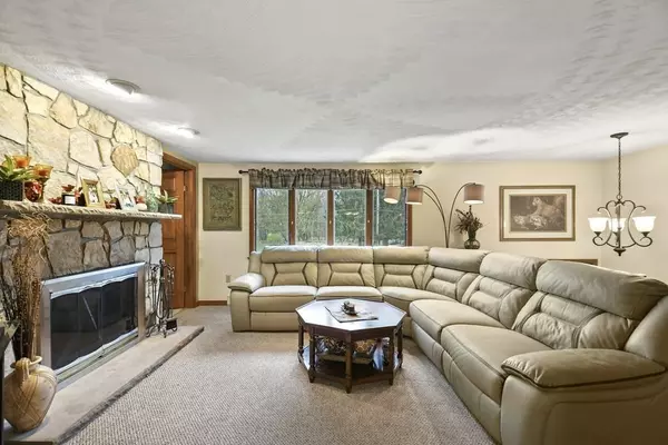 Sutton, MA 01590,19 Heritage Rd