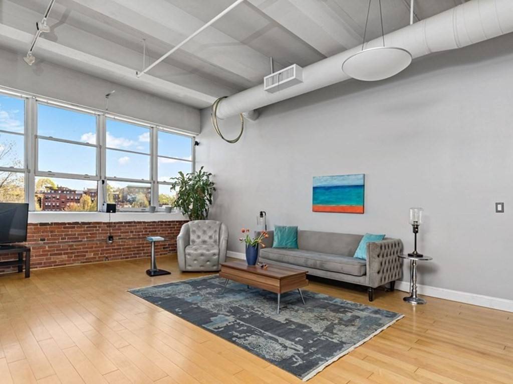 51 Lafayette St. #205, Salem, MA 01970