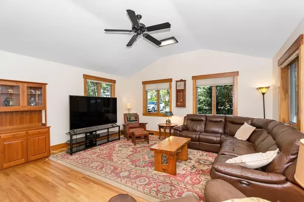 North Reading, MA 01864,2 Spring Lane