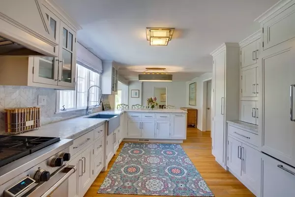 Dover, MA 02030,162 Pine St