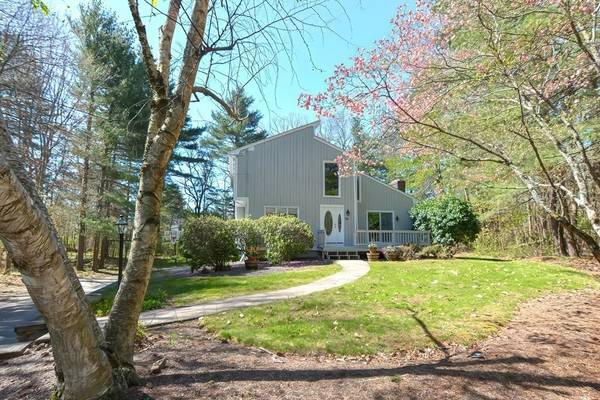 20 Sunnyrock Dr, Walpole, MA 02081