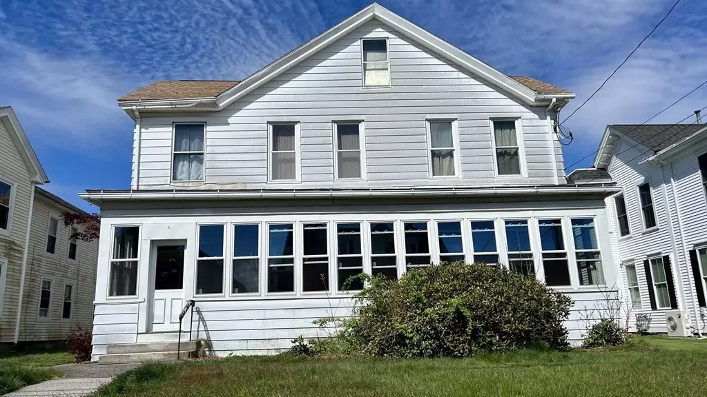 352 School Street, Webster, MA 01570