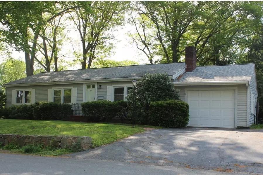 9 Woodside Road, Hamilton, MA 01982