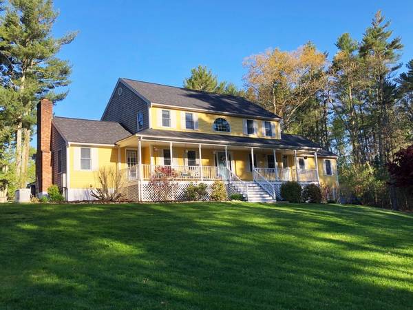 136 Paradise Ln, Rochester, MA 02770