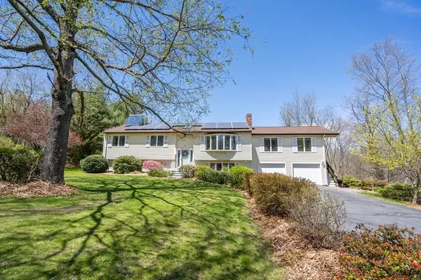47 Colonial Rd, Sutton, MA 01590