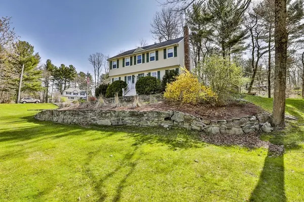 28 Cranberry St, Pepperell, MA 01463