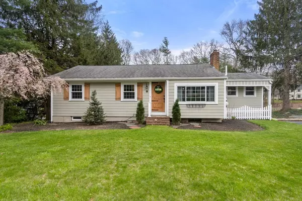 42 Circuit St, Hanover, MA 02339