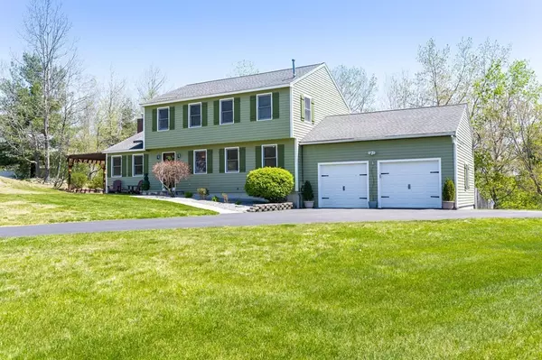 25 Merrimac Dr, Pepperell, MA 01463