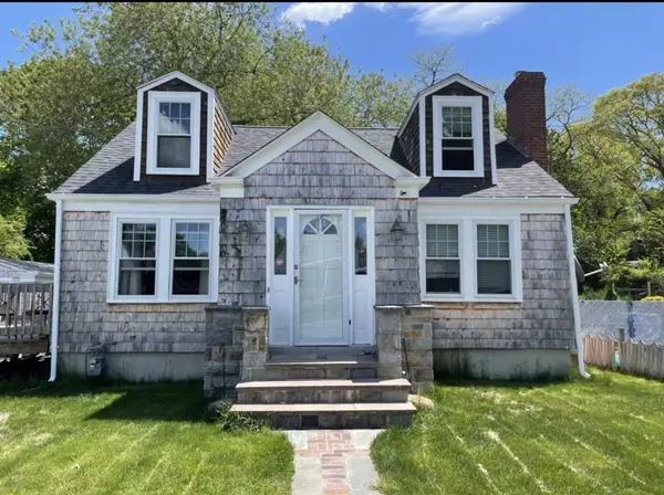 16 Rolfe Ave., Swansea, MA 02777