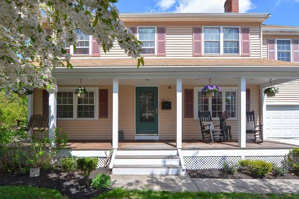 18 Pleasant St, Foxboro, MA 02035