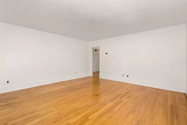 Newton, MA 02460,190 Walnut St