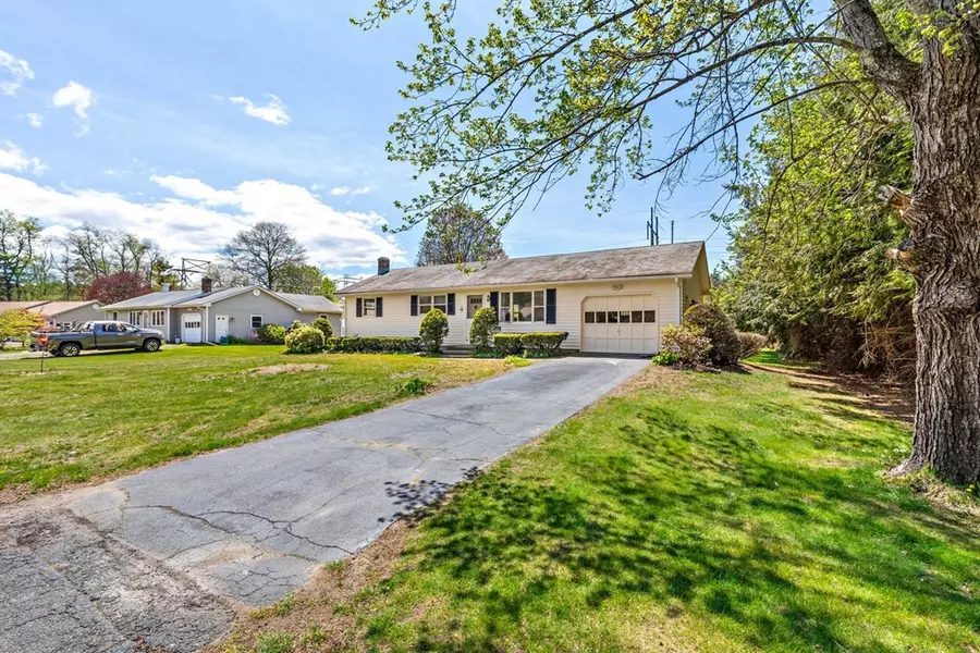 12 Plantation Circle, Greenfield, MA 01301