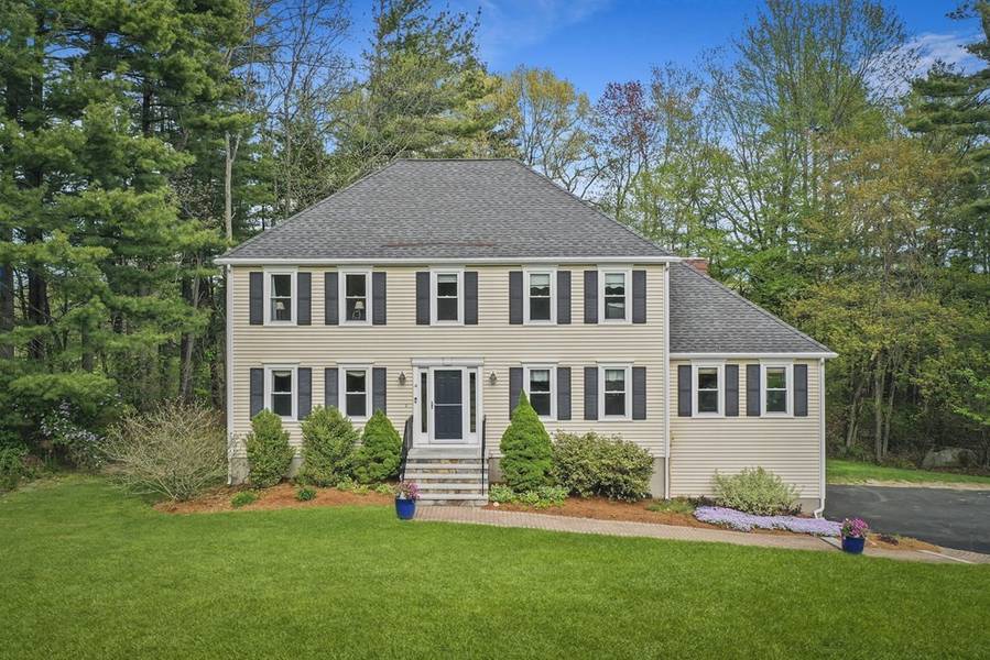 4 Montclair Ave, Andover, MA 01810