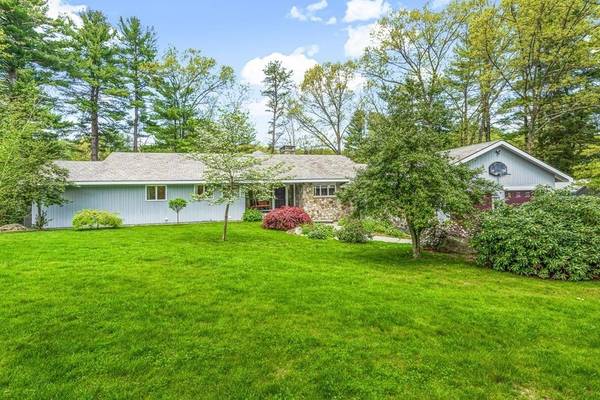 8 Warwick Circle,  Andover,  MA 01810