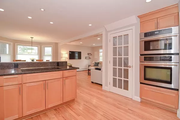 Upton, MA 01568,23 Warren St.