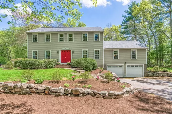 68 Wood End Ln, Medfield, MA 02052