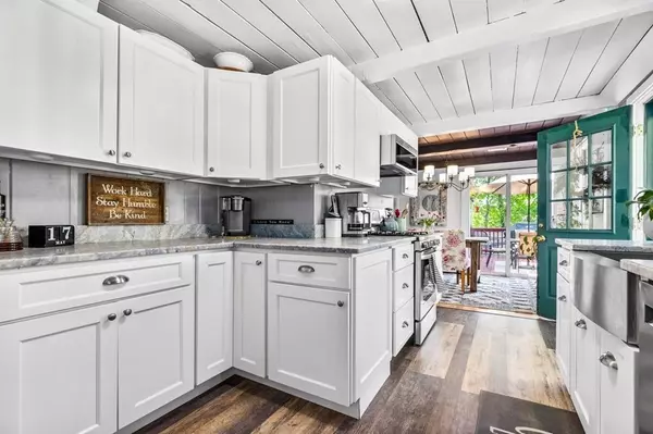 Cohasset, MA 02025,8 Forest Ave