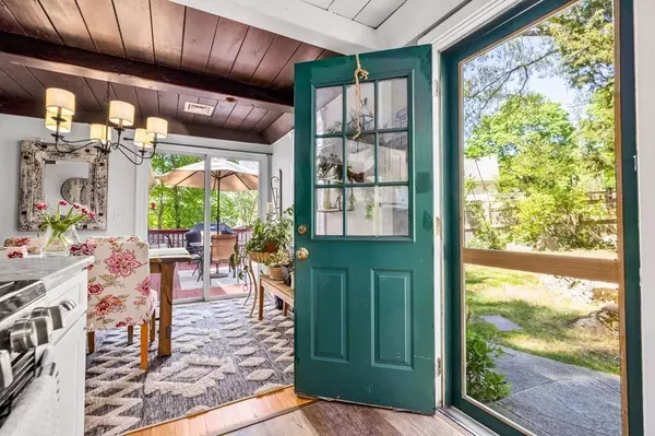 Cohasset, MA 02025,8 Forest Ave