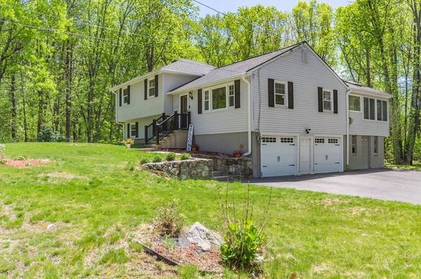 19 Colonial Drive, Dracut, MA 01826