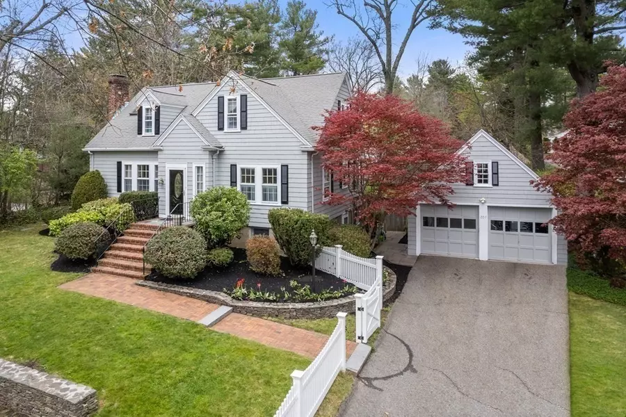 207 South St, Needham, MA 02492