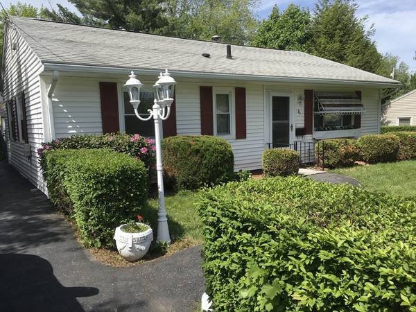 35 Deer Pond Dr, Leicester, MA 01524