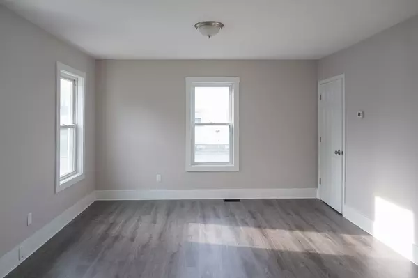 Grafton, MA 01560,5 English Row #5