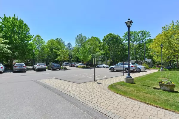 Wellesley, MA 02482,12 Russell Rd #203
