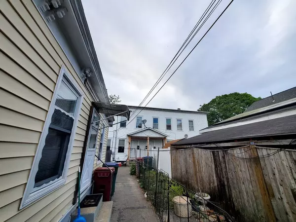 21-A Leroy St, Lowell, MA 01851