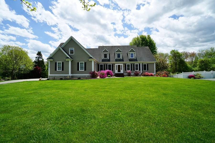 50 Fox Run, Wrentham, MA 02093