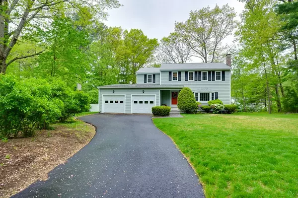 9 Woodfall Rd, Medfield, MA 02052