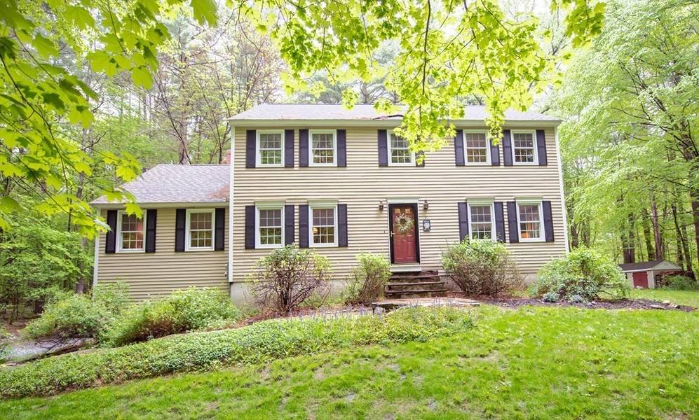 26 Baddacook Pond Rd, Groton, MA 01450