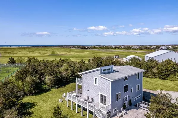 11 Mattakesett Way, Edgartown, MA 02539